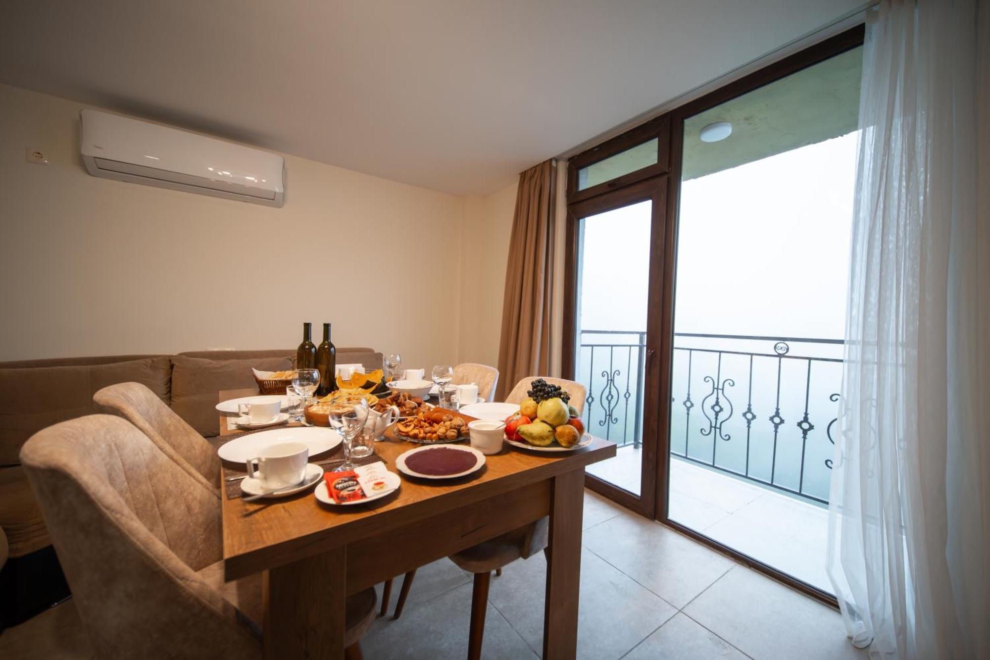 Hotel Khulo Lnn Екстер'єр фото